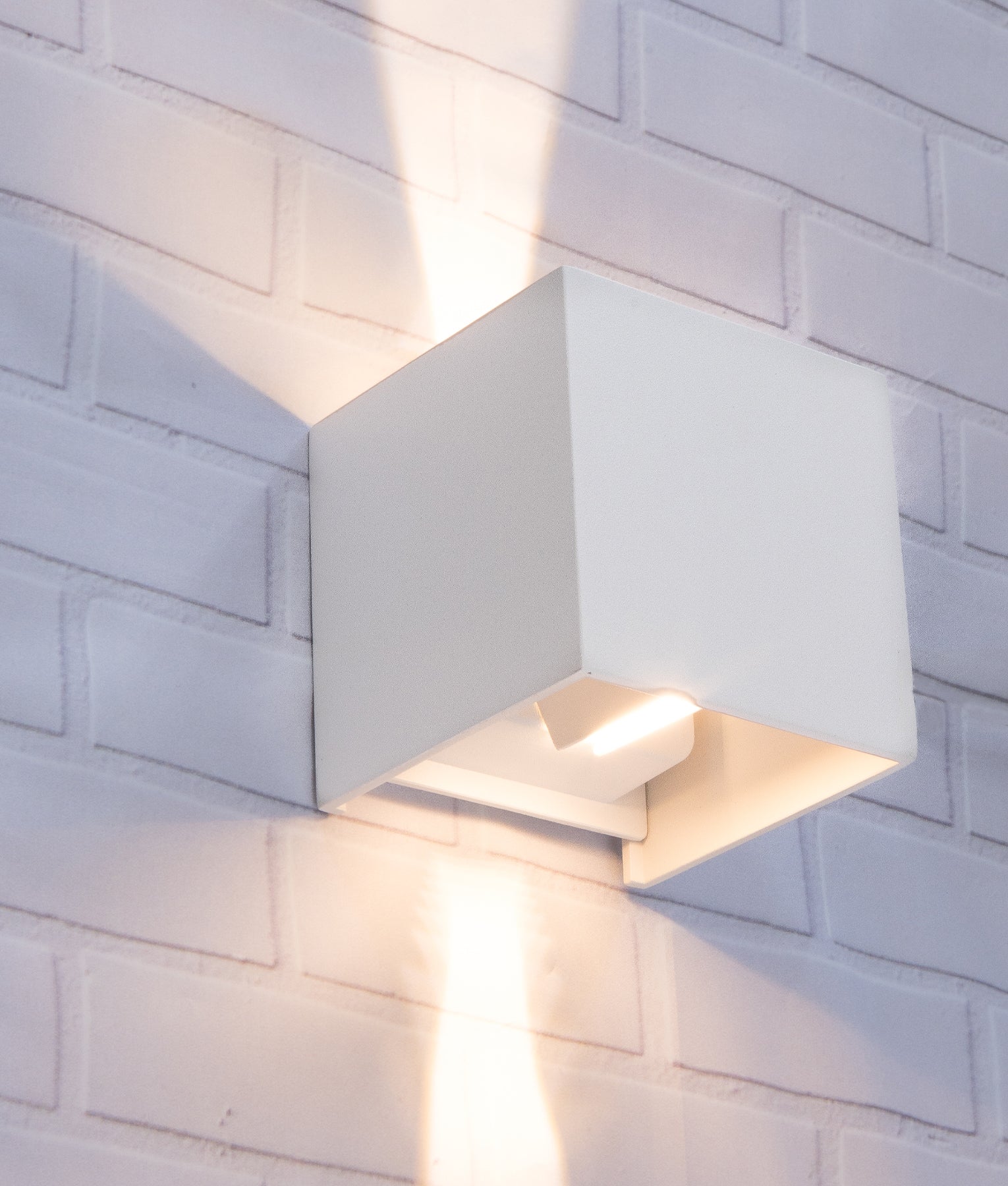 TOCA : Exterior LED surface mounted up/down wall light